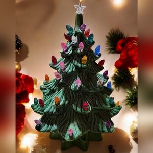 Vintage Atlantic Mold Ceramic Christmas Tree w/lights, Star & Music Box